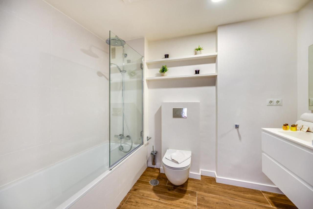 Apartment Vacation I 1 Puerto Banus Sea Front Rental, Renovated